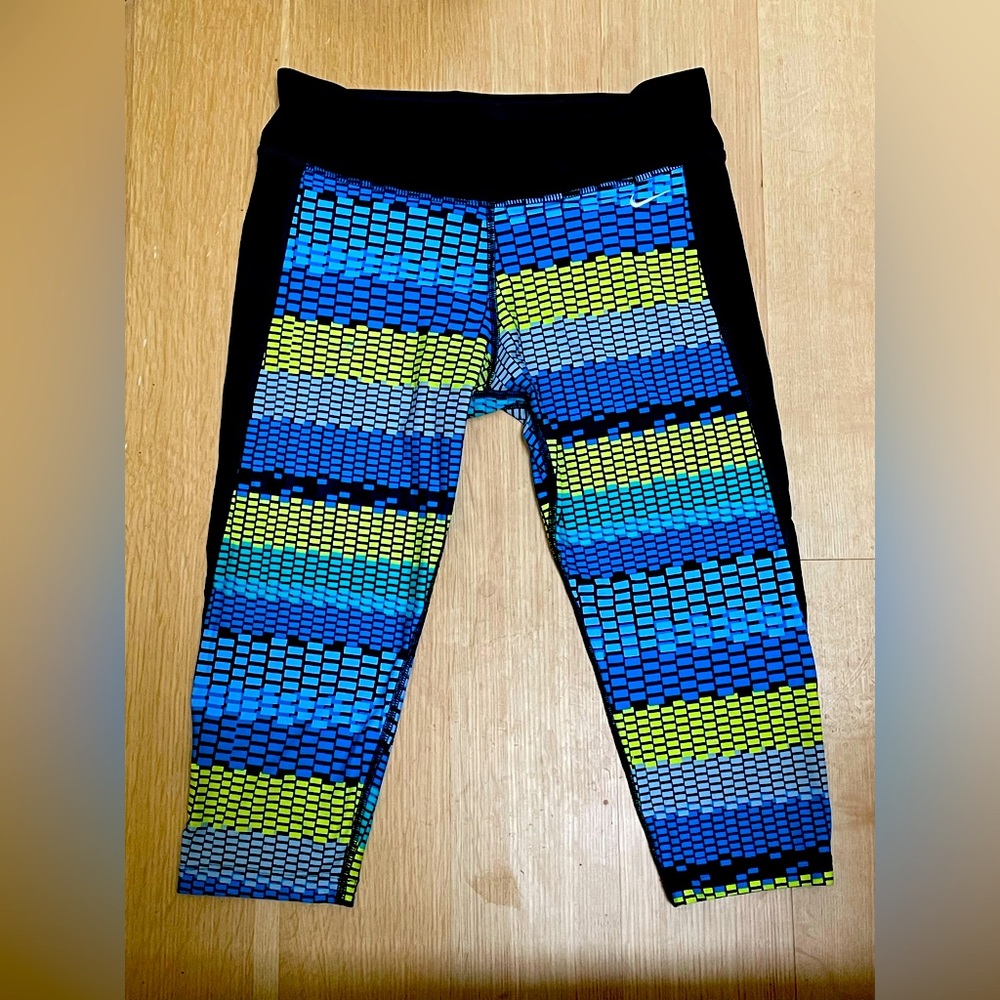 Nike‎ Capri Leggings Size M